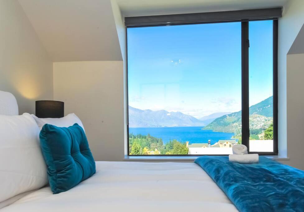 Stunning Home With Amazing Wakatipu Lake Views Queenstown Exterior foto