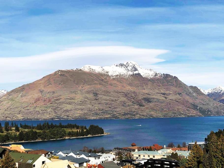 Stunning Home With Amazing Wakatipu Lake Views Queenstown Exterior foto