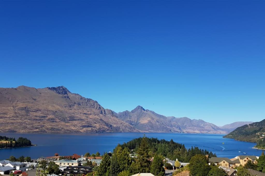 Stunning Home With Amazing Wakatipu Lake Views Queenstown Exterior foto