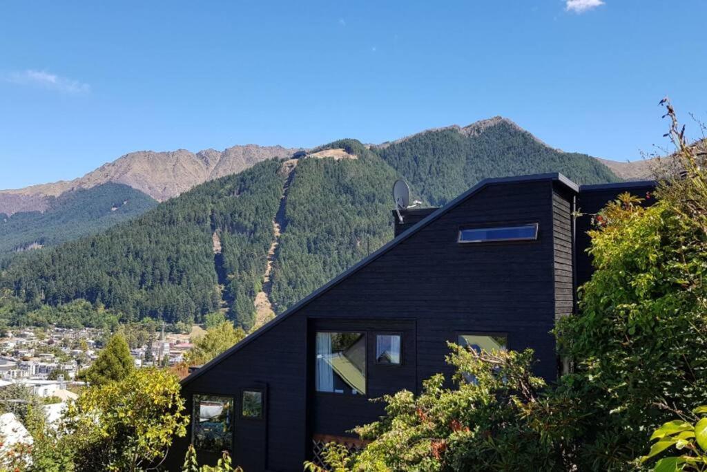 Stunning Home With Amazing Wakatipu Lake Views Queenstown Exterior foto